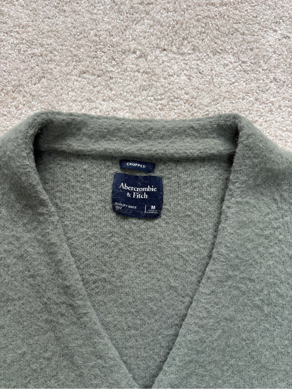Abercrombie & Fitch Olive Green Button-Front Cardigan Fuzzy Cropped - Picture 2 of 7